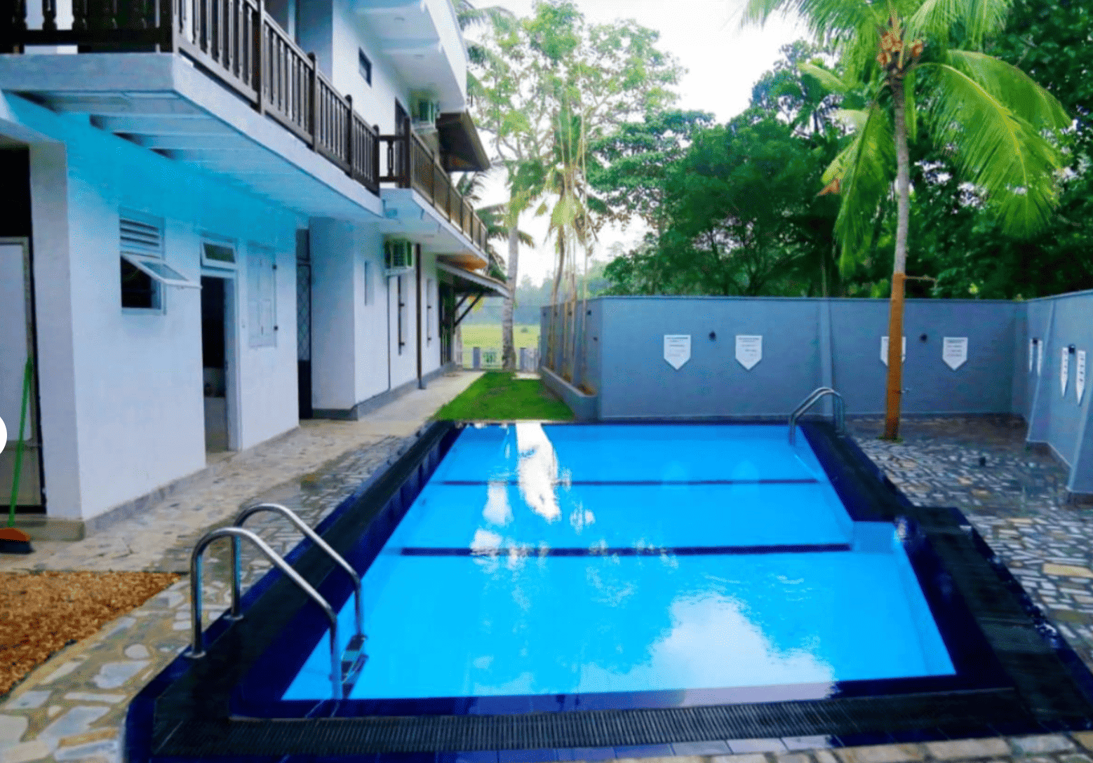 Rent 4 (6)-bedroom villa or 2-bedroom apartment with a pool, Unawatuna, Sri Lanka | Book from $90/night